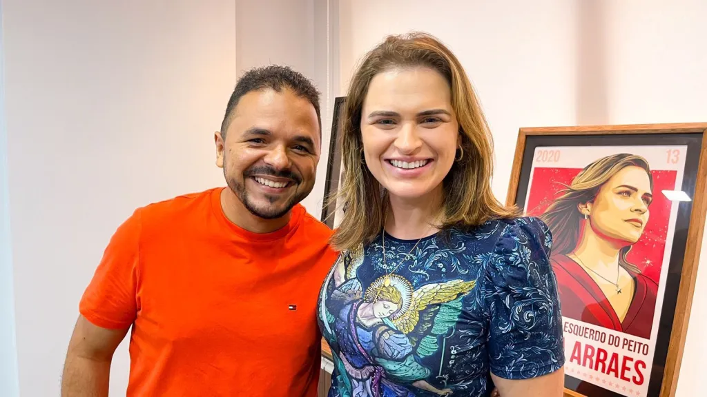 Marília Arraes oficializa apoio à pré candidatura de Elias Gomes no